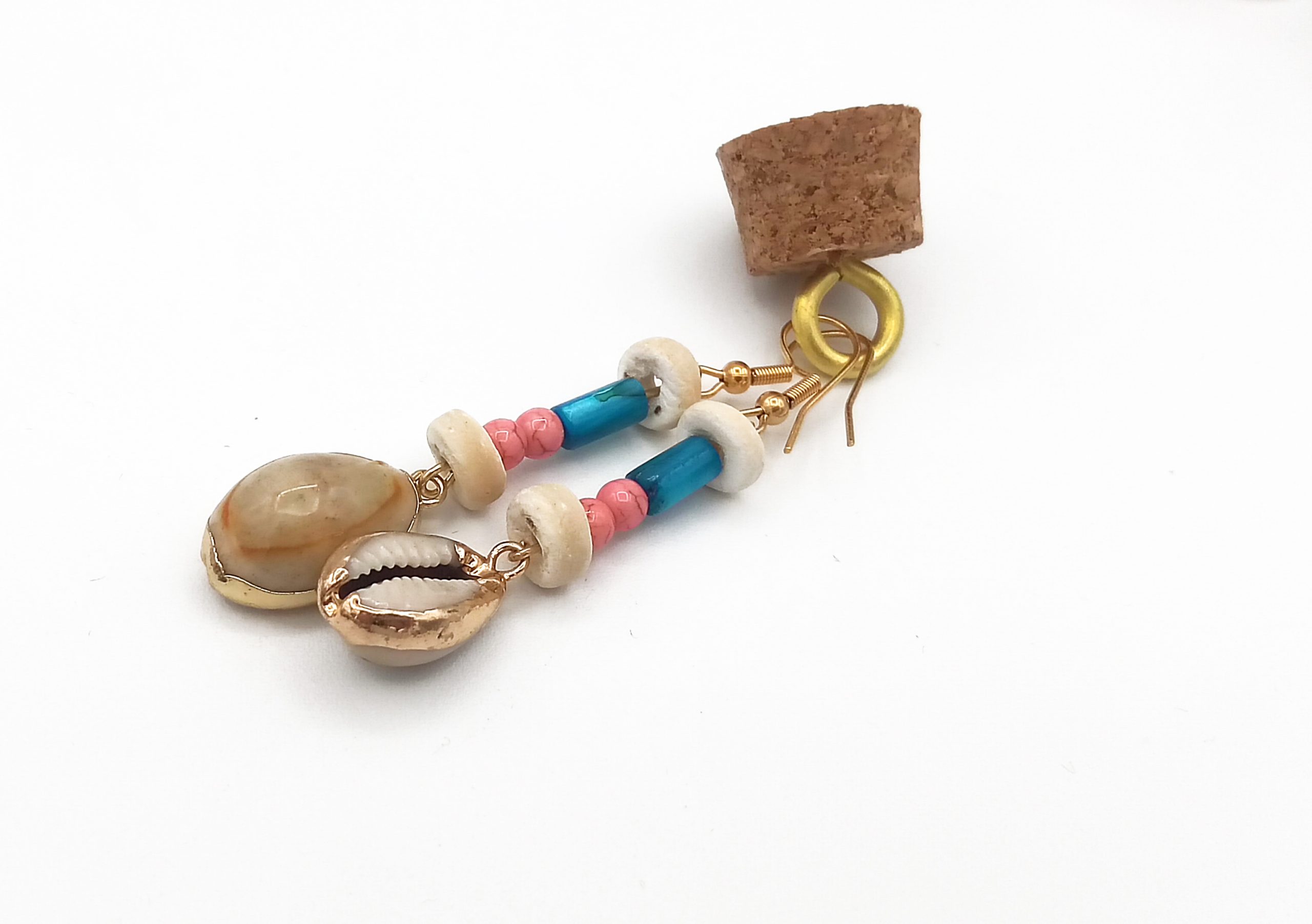 Creation-Calysta-boucles-oreilles-ete-coquillages-et-pampilles-presentation-dans-une-petite-bouteille-bouchon-liege Creation-Calysta-boucles-oreilles-ete-coquillages-et-pampilles-presentation-dans-une-petite-bouteille-bouchon-liege